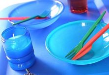 Błękitne plastikowe naczynia 