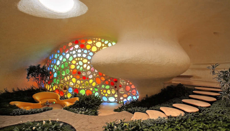 Ten dom przypomina muszlę ślimaka! I tak jak ona ma spiralny układ