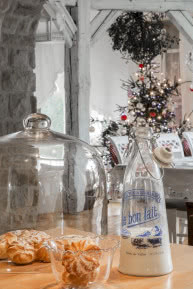 Staroświecka francuska butelka na mleko, piękne użytkowe szkło