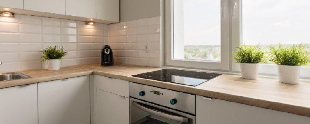 Czy do kuchni i łazienki muszą być specjalne okna?