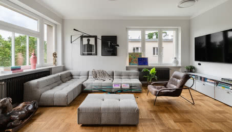 Mieszkanie w kamienicy - sztuka, design i przestrzeń w sercu Mokotowa