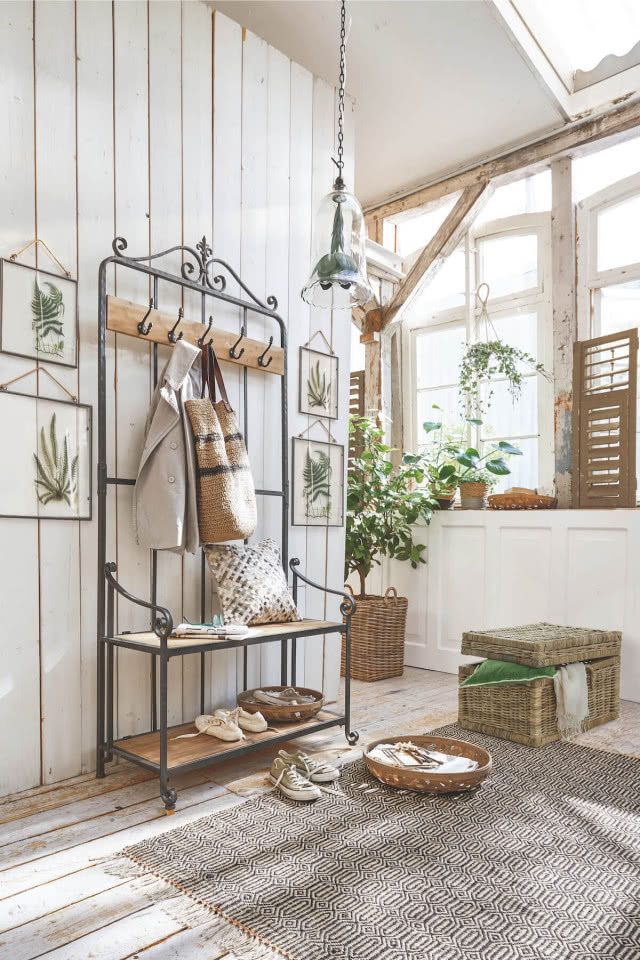Przedpokój w stylu shabby chic