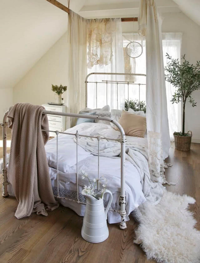 Sypialnia w stylu shabby chic
