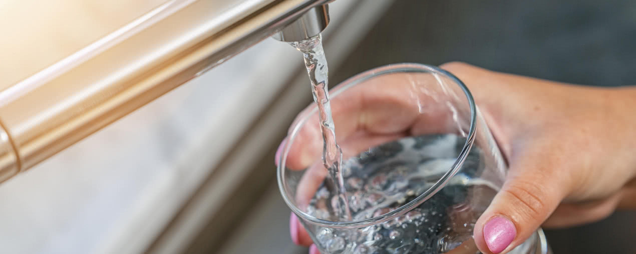 Czy warto zainwestować w zmiękczacz wody do domu?