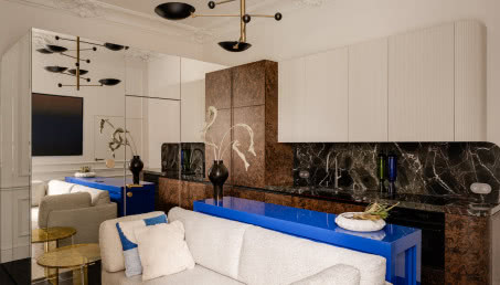 Robi wrażenie już od progu! Apartament projektanta wnętrz w łódzkiej kamienicy