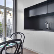 Jak mieszkają Francuzi? Kameralny apartament na londyńskim Notting Hill