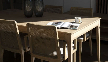 Czy stół rozkładany to dobre rozwiązanie na rodzinne obiady? Wady, zalety, modele