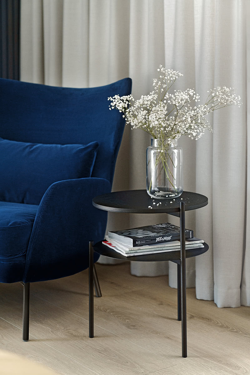 Czarny stolik Tu marki
noo.ma jest lekki i...