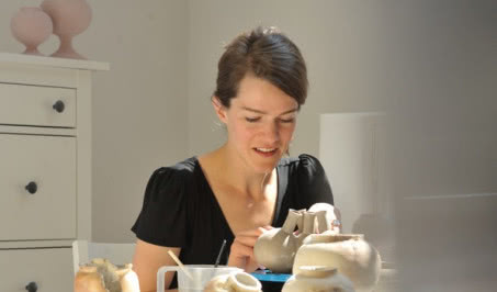 Tamsin van Essen i jej ceramika dekoracyjna z przesłaniem