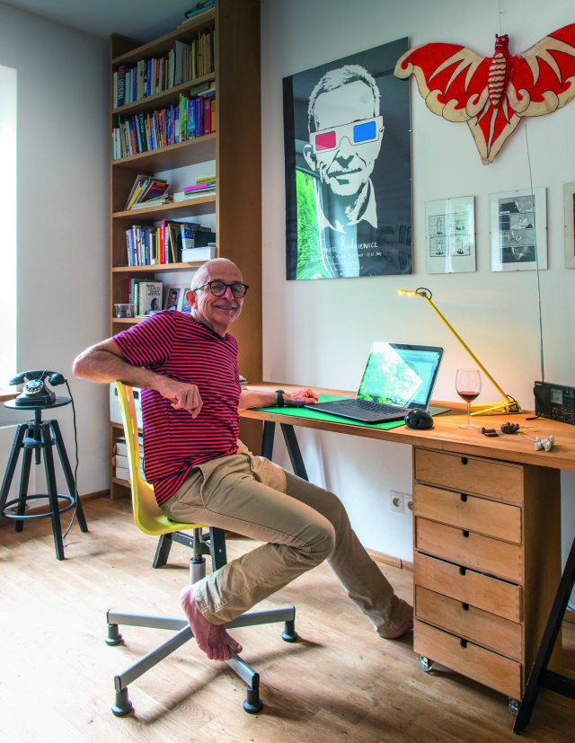 Tomek w swoim gabinecie