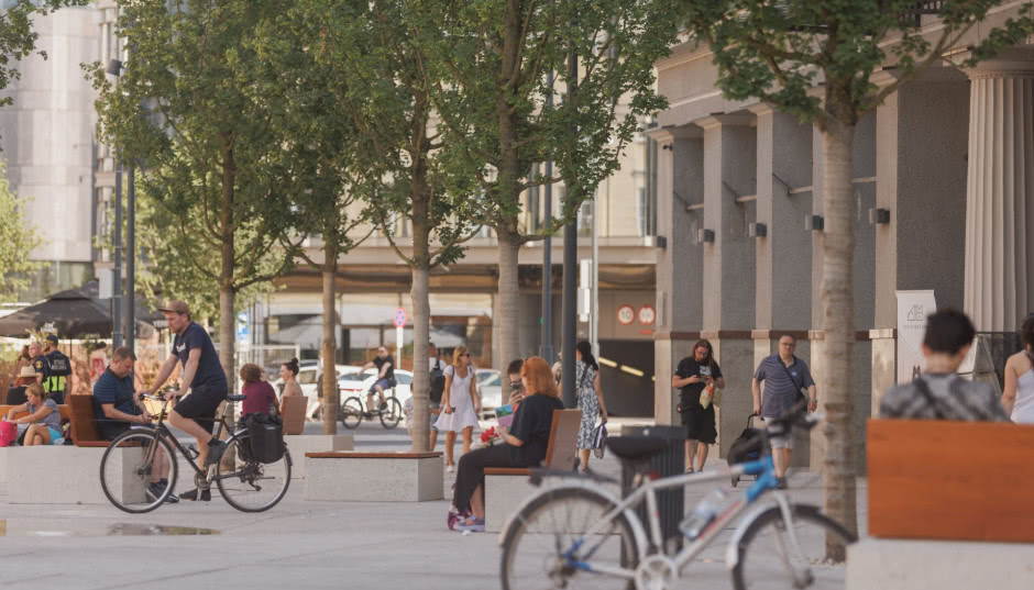 Nie milkną dyskusje na temat odnowionego Placu Pięciu Rogów w Warszawie. Nowa realizacja budzi kontrowersje!
