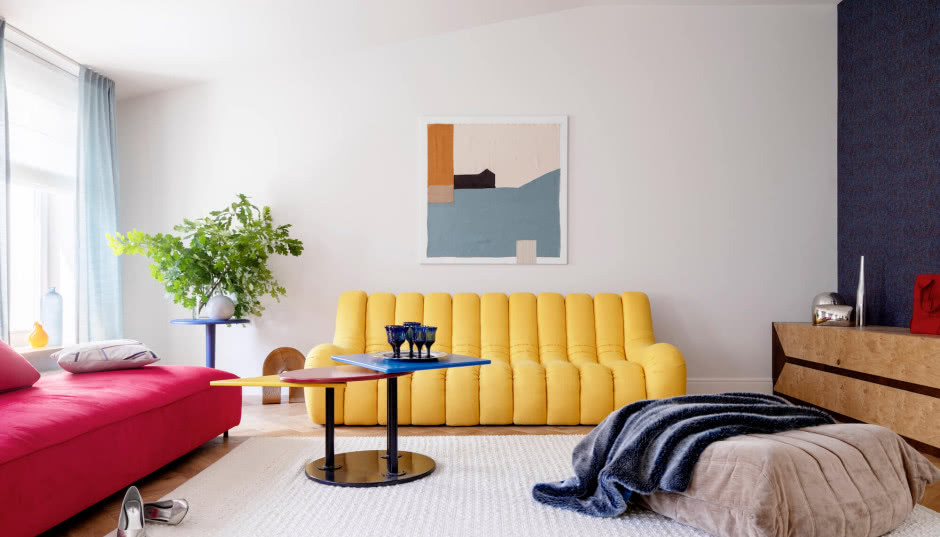 Wesołe i kolorowe mieszkanie w stylu Memphis. Zabawny kolaż!