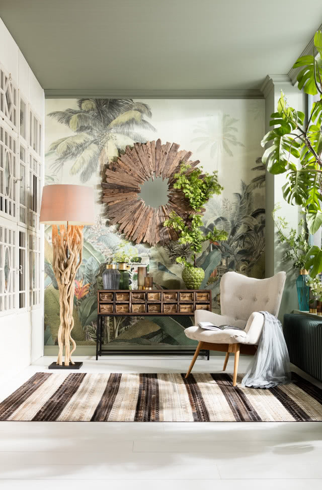 Salon z floralnymi mtywami, tapeta z motywem dżungli