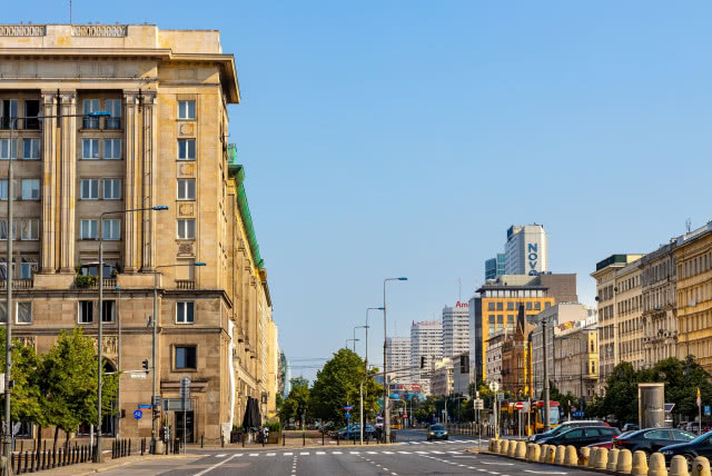 Plac Konstytucji: widok w kierunku Pałacu Kultury.
