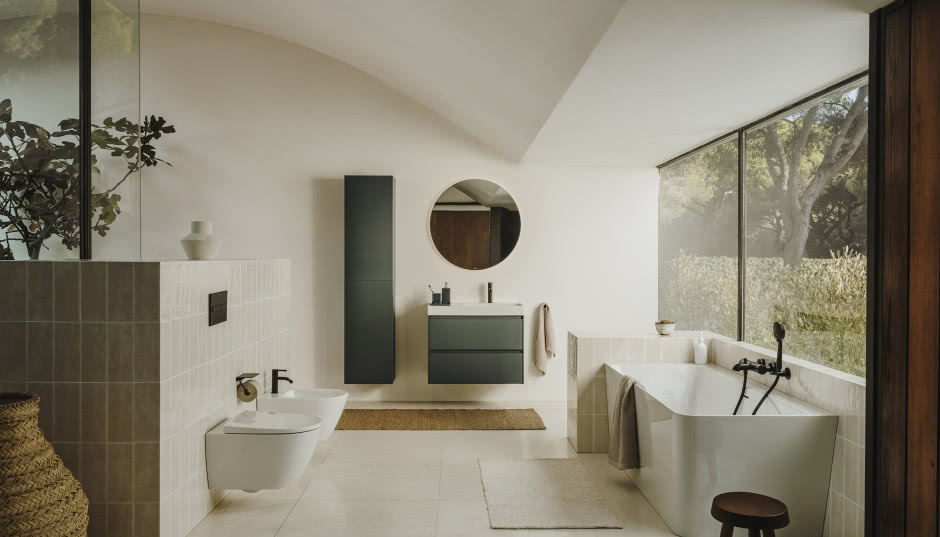 Łazienka w stylu śródziemnomorskim - jak dobrać ceramikę i dodatki?