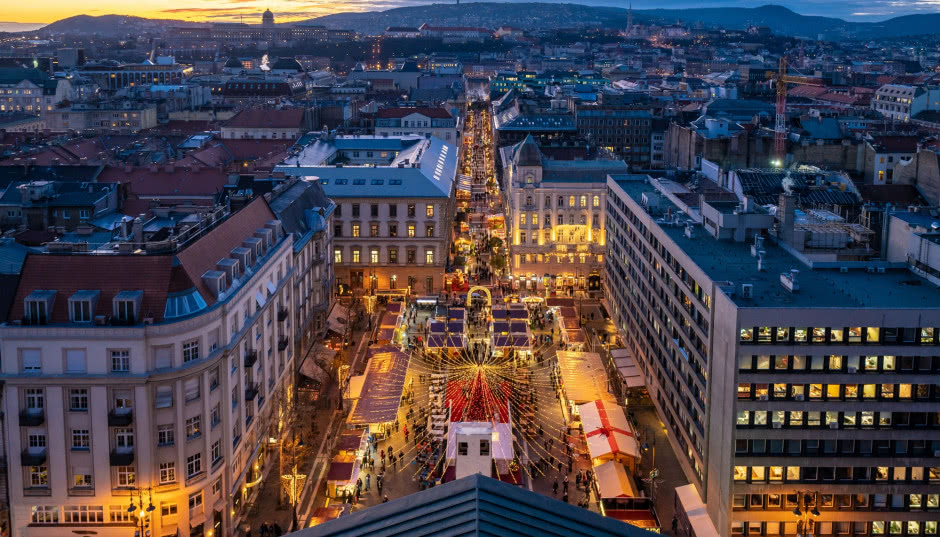 Ten jarmark bożonarodzeniowy został okrzyknięty trzykrotnie najpiękniejszym w Europie! Odwiedziliśmy go z redakcją!
