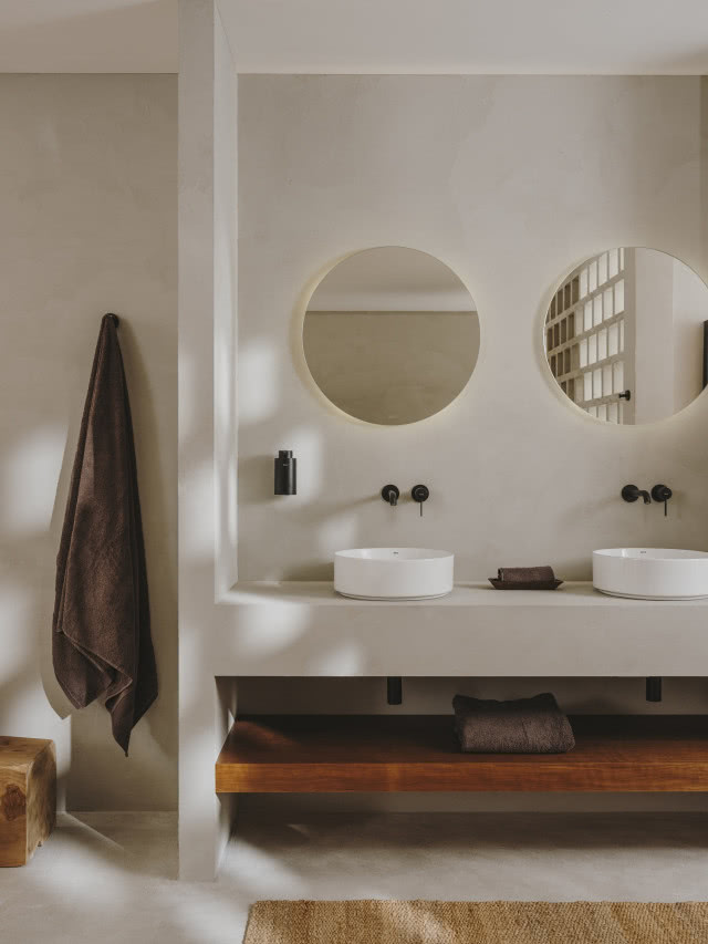 Jasna łazienka w stylu śródziemnomorskim