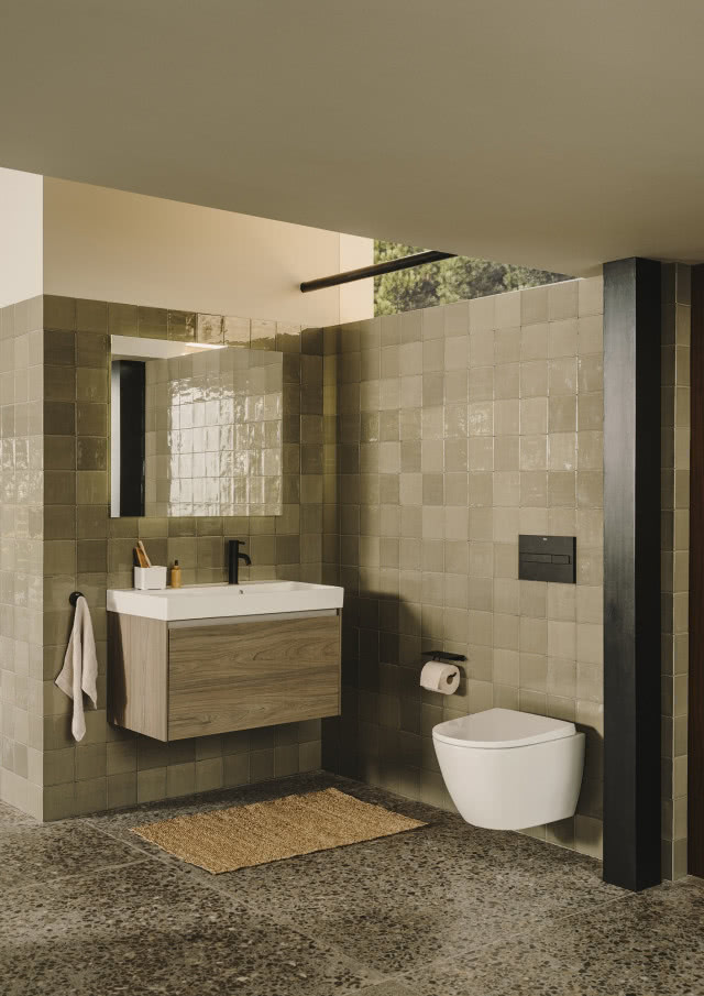 Jasna łazienka w stylu śródziemnomorskim