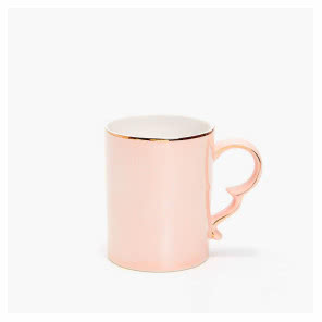 Różowy pastelowy kubek