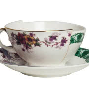 Czarka z kolekcji ceramiki Hybrid Seletti