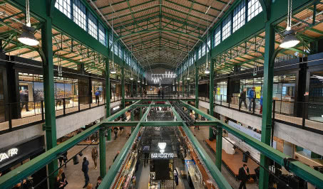 Hala Koszyki ma ponad sto lat! Jak wyglądała kiedyś i skąd pochodzi jej nazwa?