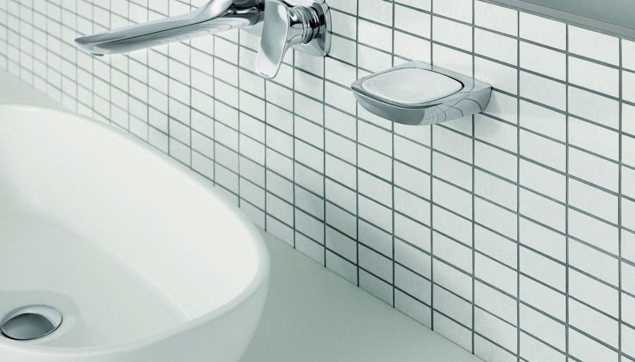 Mydelniczka i wieszak do kompletu z baterią