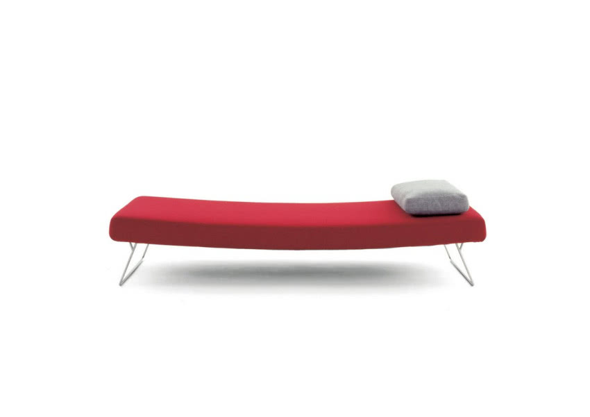 Leżanka z serii Mono, proj. Michael Sodeau