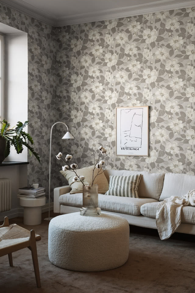 tapeta w kwiaty w odcieniu szarym