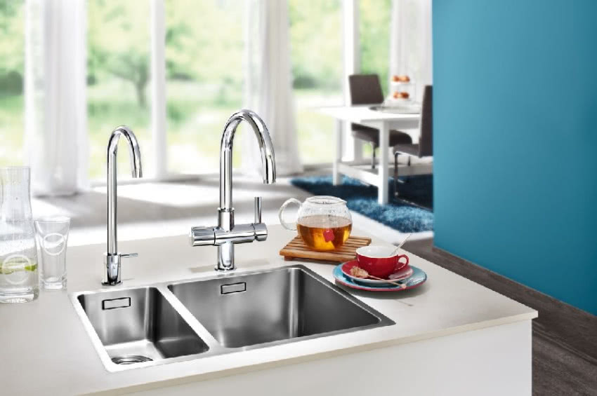 Baterie GROHE Red Mono (po lewej) i GROHE Blue -...