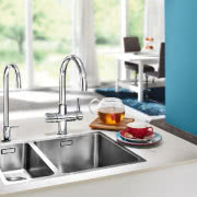 Baterie GROHE Red Mono (po lewej) i GROHE Blue -...