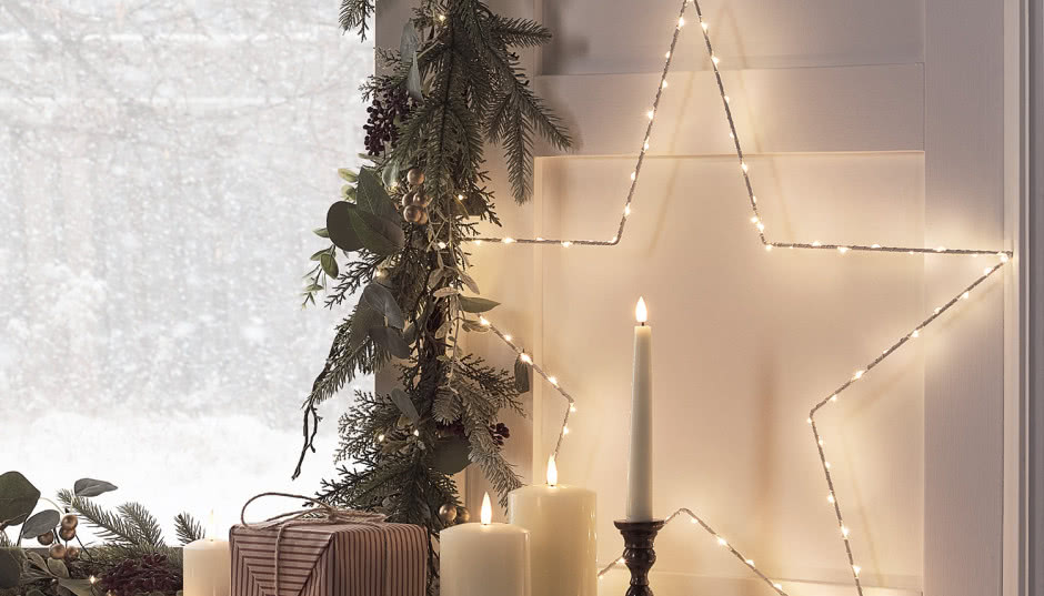 Jak ozdobić okno na Boże Narodzenie? Najpiękniejsze świąteczne dekoracje okienne!