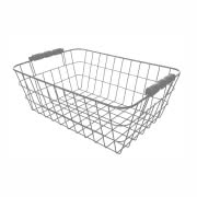 Druciany kosz z drewnianymi rączkami