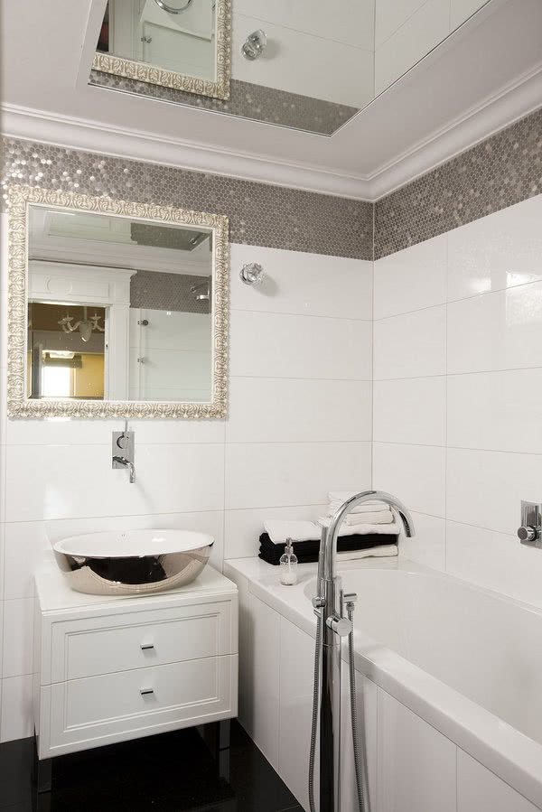 Białej łazience oryginalności dodaje...