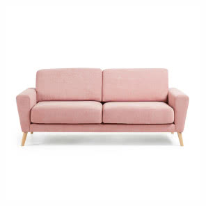 Różowa sofa