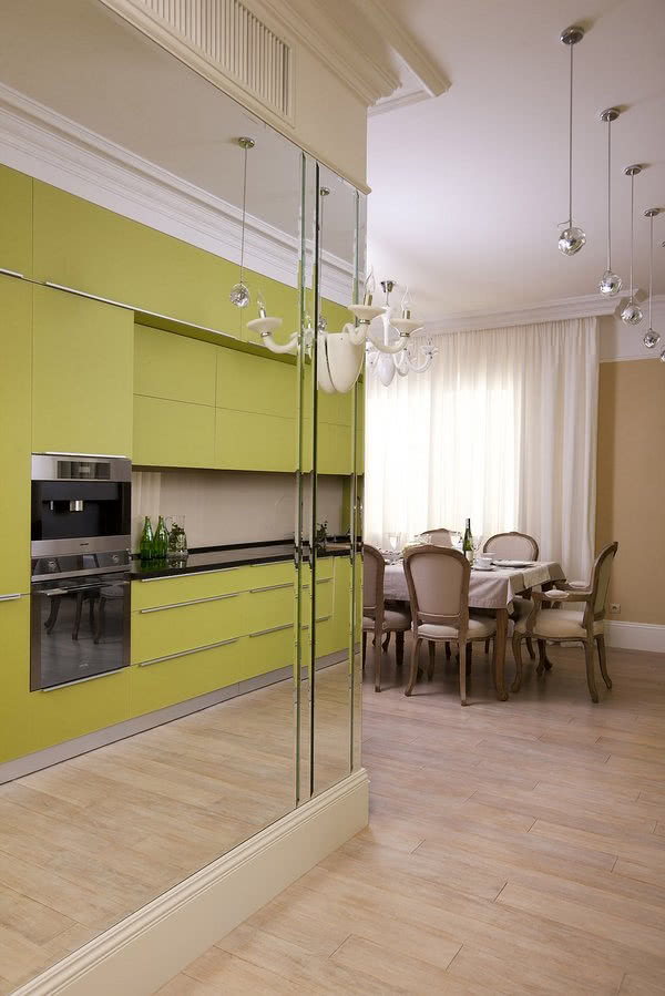 Hol wydaje się bardziej przestronny także dzięki...