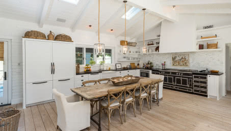 Rustykalny dom w stylu modern farmhouse. Tu mieszkała Sandra Bullock!