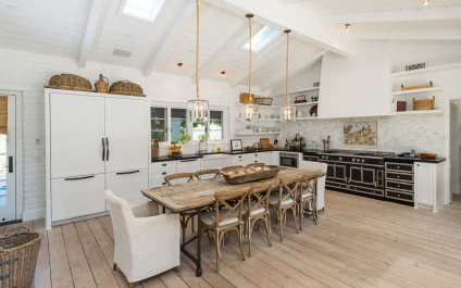 Rustykalny dom w stylu modern farmhouse. Tu mieszkała Sandra Bullock!