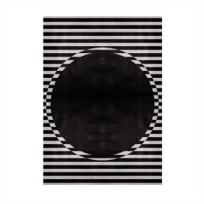 Dywan w czarno-białe paski
