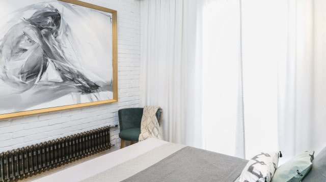 Biała cegła w sypialni