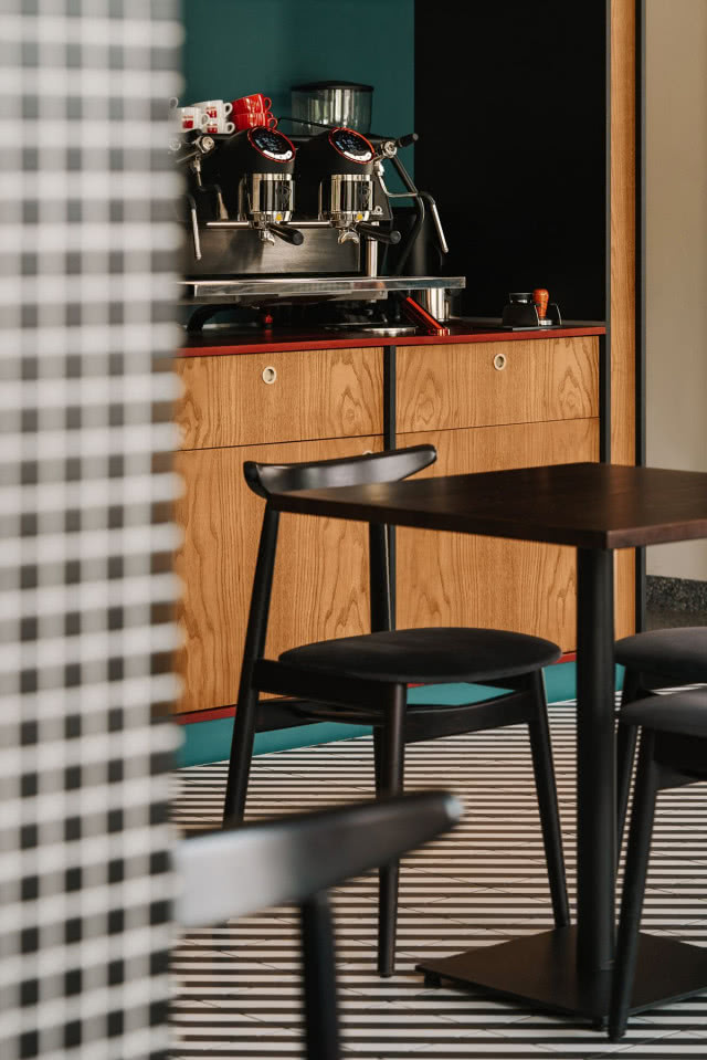 stolik w restauracji Pieno