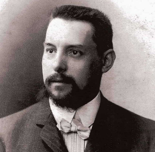 Maurice Berger, aptekarz i wynalazca, twórca marki Maison Berger Paris, opatentował  lampę katalityczną