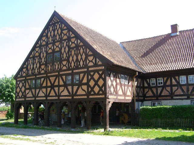 dom podcieniowy w Trutnowach