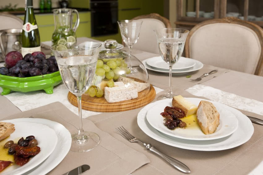 Aranżacja stołu w klasycznym francuskim stylu