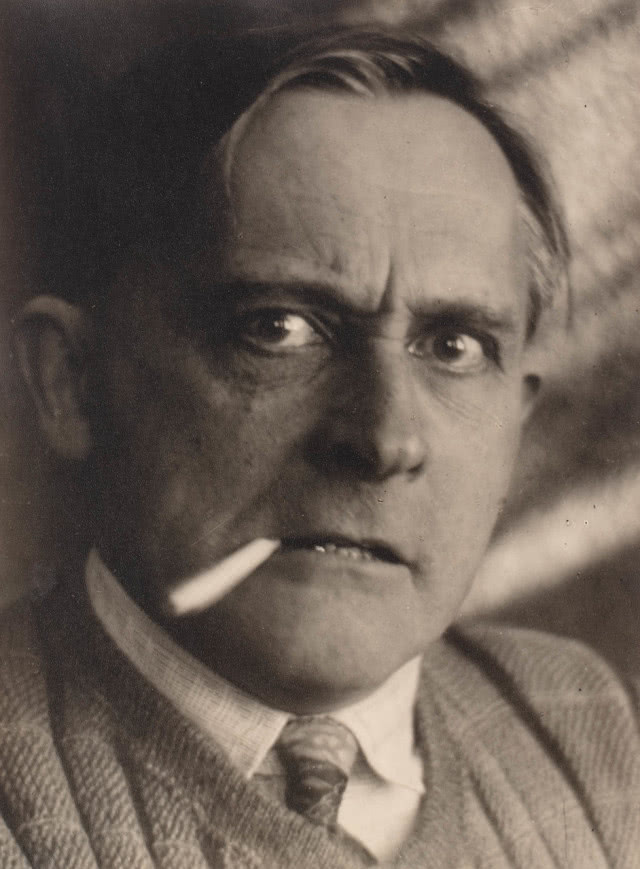 Witkacy z papierosem