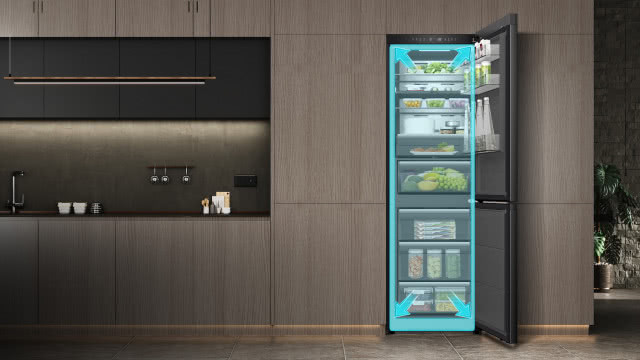 lodówka w zabudowie z większą przestrzenią