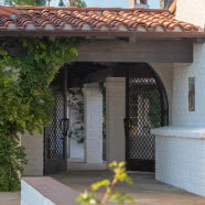 Rustykalny dom w stylu modern farmhouse. Tu mieszkała Sandra Bullock!