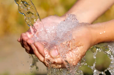 Przydomowa oczyszczalnia ścieków - jak działa, jaką wybrać i ile kosztuje?