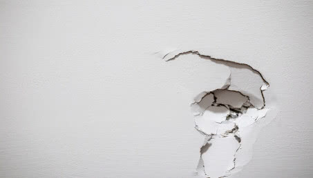 Wystarczy kilkanaście złotych, aby szybko i łatwo naprawić dziury w ścianie!