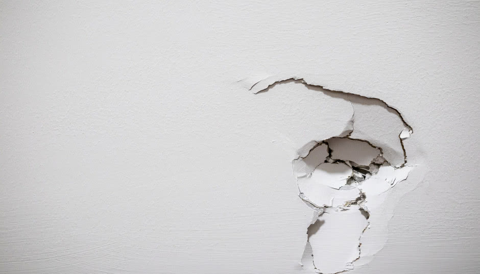 Wystarczy kilkanaście złotych, aby szybko i łatwo naprawić dziury w ścianie!