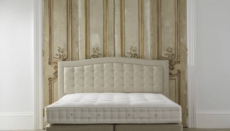 Hypnos Beds - wyrafinowana sypialnia w beżach